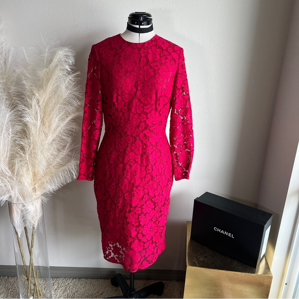 Carolina Herrera Red Lace High Neck Above Knee Sheath Dress - Picture 2 of 15